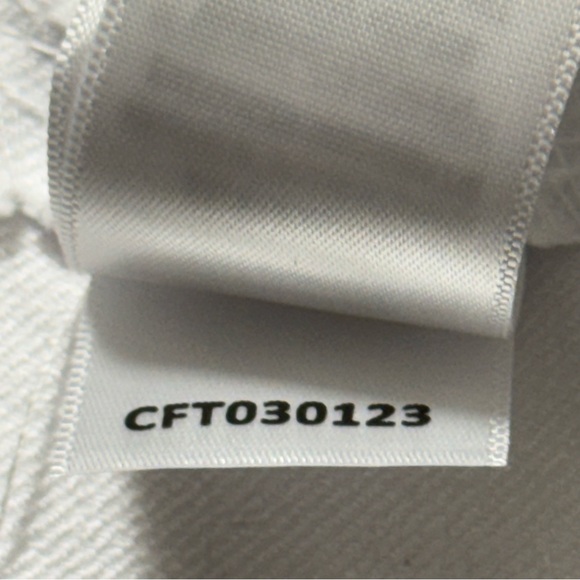 Camila Coelho Ivory Cropped Jeans with Gold Chain Detail - Picture 13 of 14